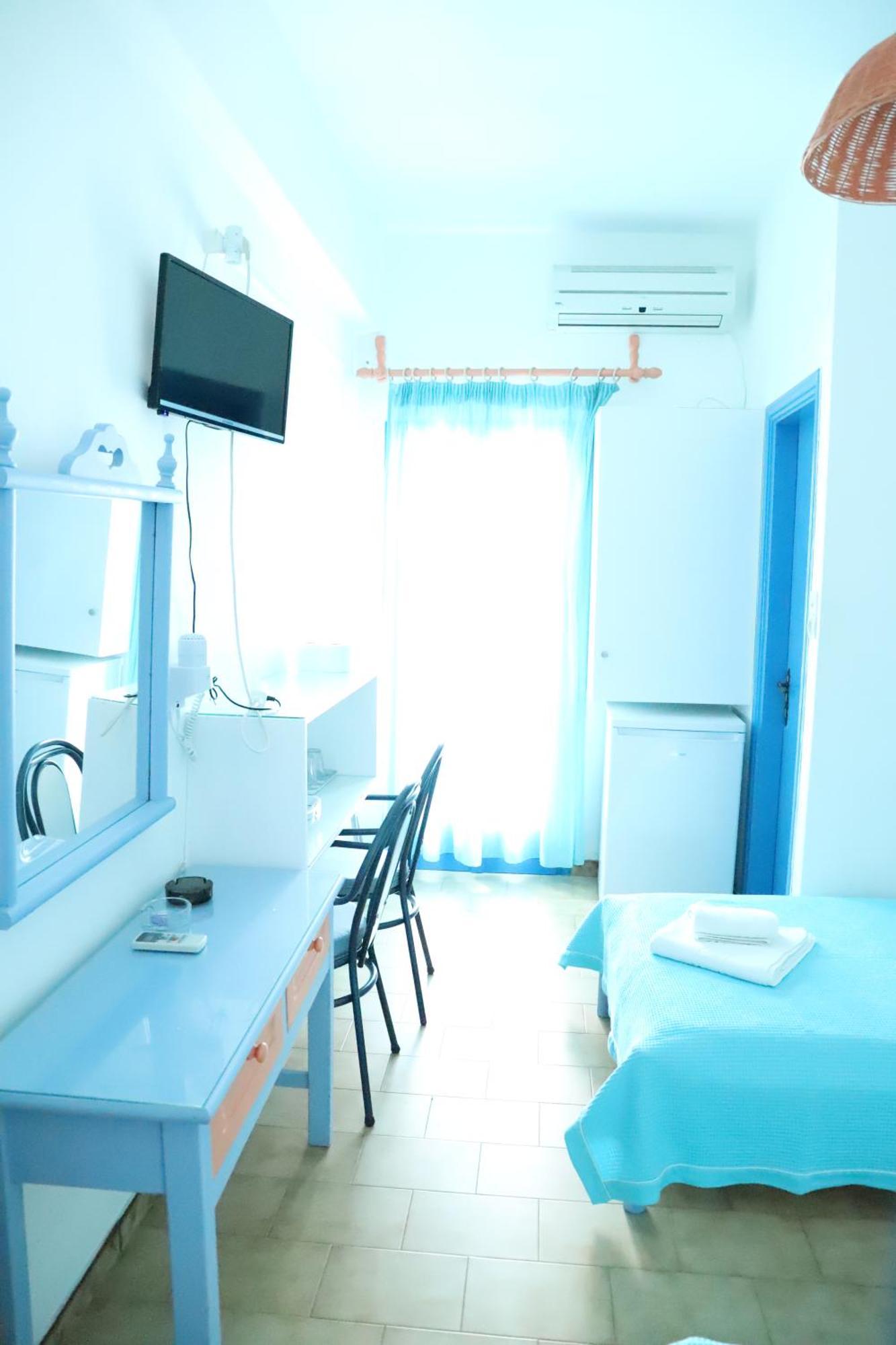 Santorini Seaside Retreat - Flora'S Summer Escape Perissa  Ngoại thất bức ảnh