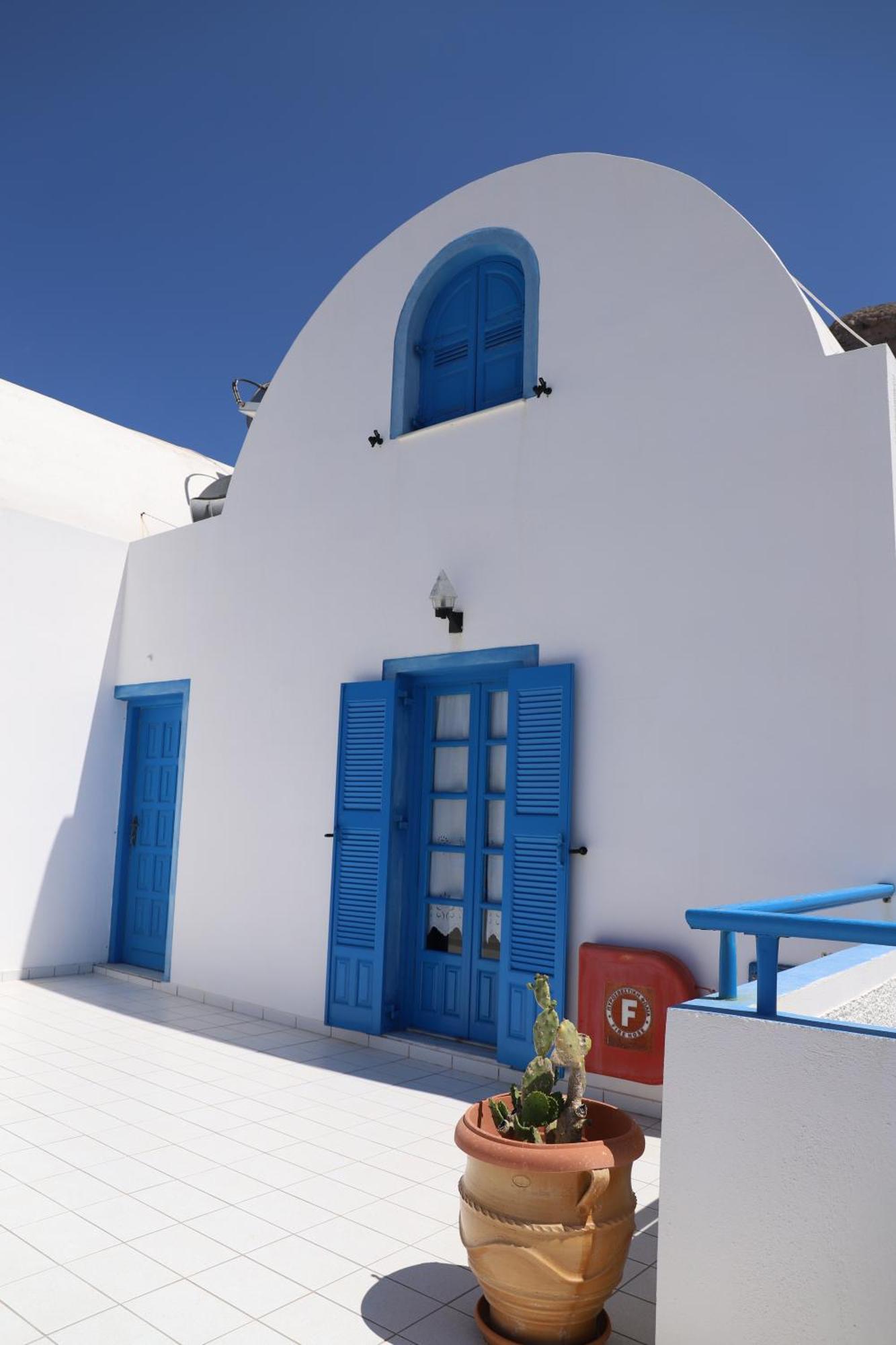 Santorini Seaside Retreat - Flora'S Summer Escape Perissa  Ngoại thất bức ảnh