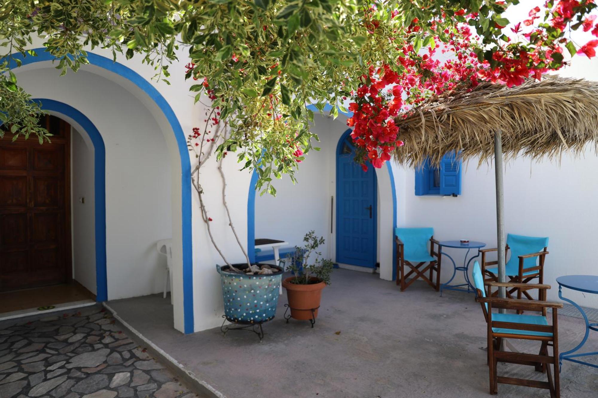 Santorini Seaside Retreat - Flora'S Summer Escape Perissa  Ngoại thất bức ảnh